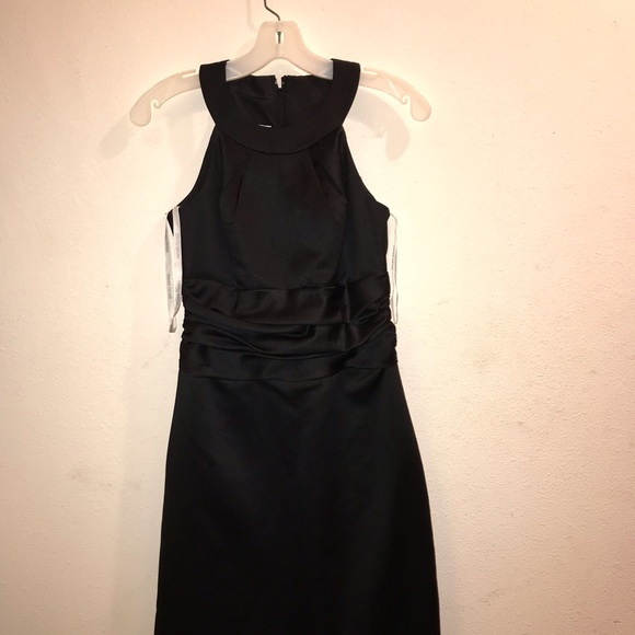 Short formal David’s Bridal gown - Picture 4 of 5